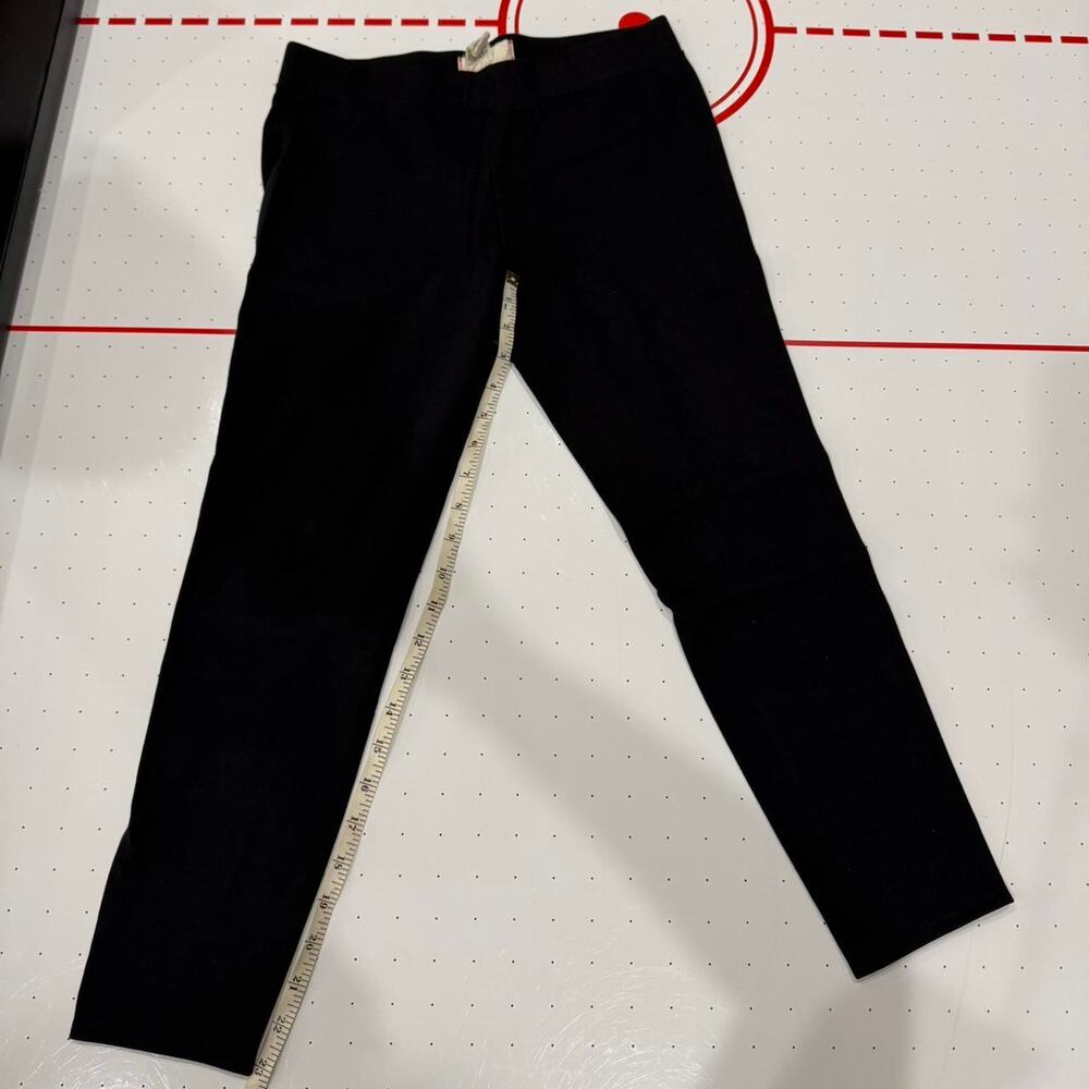 Max studio weekend black